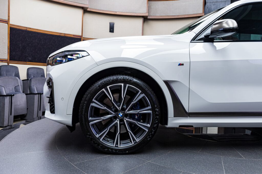 BMW X7 M50i in Alpine White with Tartufo Merino-Leather Interior