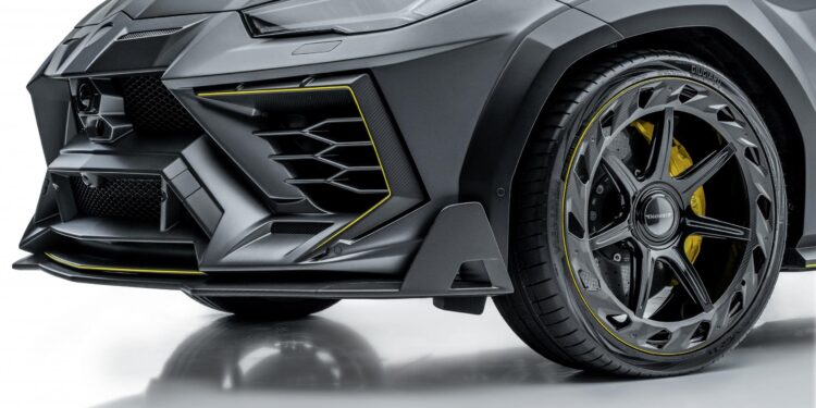 2020 Lamborghini Urus wide body by Mansory