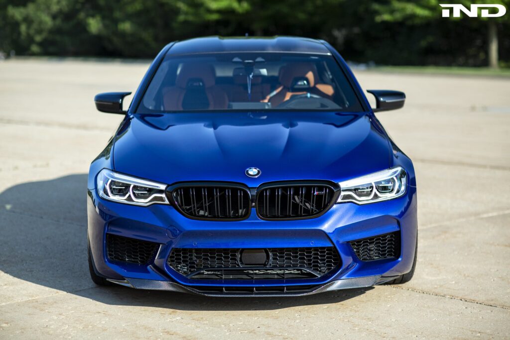 Самолет и BMW f90